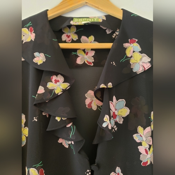 GORGEOUS Esprit sheer floral blouse - Picture 7 of 7